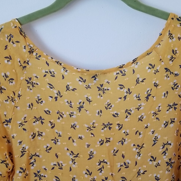 Falls Creek Golden Yellow Floral Print Top in S - Picture 7 of 8
